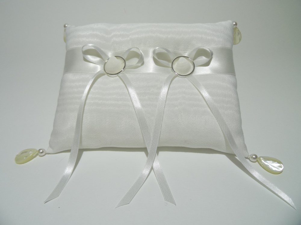 Summer wedding ceremony　Ring pillow  Mother-of-pearl