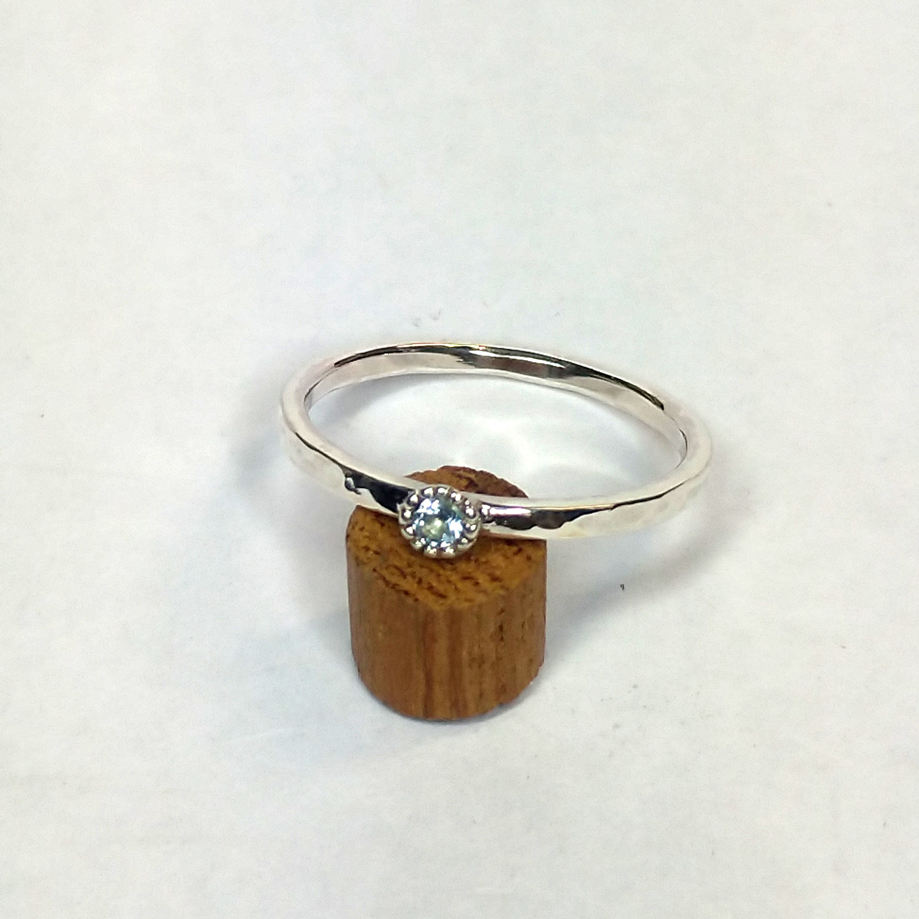 一滴(ひとしずく)のリング「アクアマリン」 5,016円