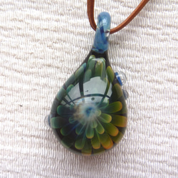 妖艶ガラスとカエルのペンダントトップ ガラス細工 ネックレス