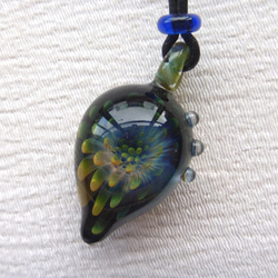 妖艶ガラスとカエルのペンダントトップ ガラス細工 ネックレス