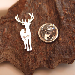 銀製シカ 雄鹿のブローチ　森の動物彫刻　９２５製ブローチ 3枚目の画像