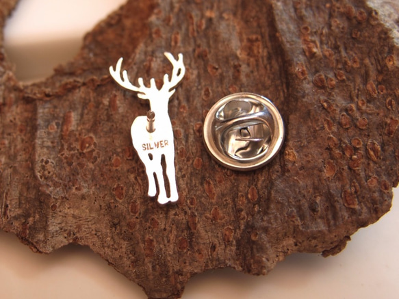 銀製シカ 雄鹿のブローチ　森の動物彫刻　９２５製ブローチ 3枚目の画像