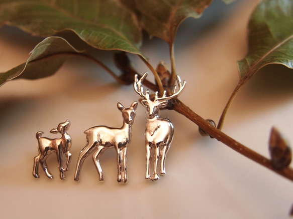 銀製シカ 雄鹿のブローチ　森の動物彫刻　９２５製ブローチ 4枚目の画像