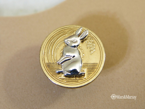 ウサギのブローチ　ＳＩＬＶＥＲ９２５森の動物シリーズ　立ちうさぎの銀製ピンブローチ 4枚目の画像