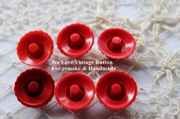 ヴィンテージボタン プラスチック 赤色　花柄6個 直径約2cm 3枚目の画像