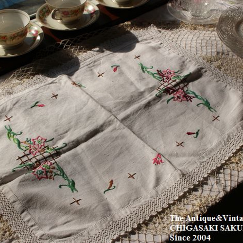 ヴィンテージ刺繍レーステーブルクロスイギリス製