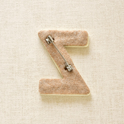 アルファベットのアクリルブローチ【Z】 2枚目の画像