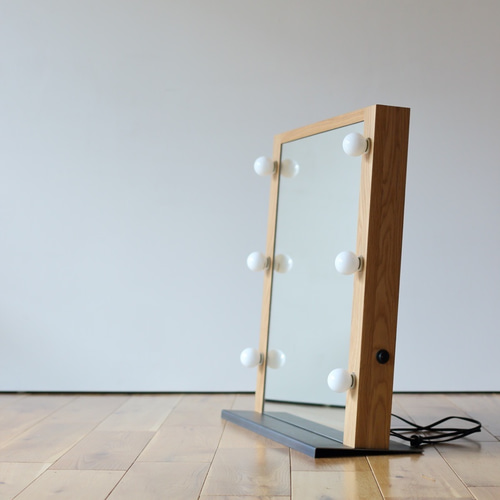 ハリウッドミラーLEDこれがあればお部屋がいつでも女優の楽屋に変身