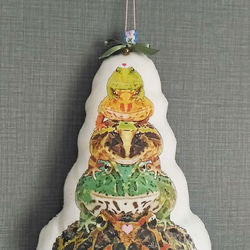 ツノガエルのクリスマスツリー☆ラベンダーサシェ（大）　裏リバティプリント　リボン付き 2枚目の画像