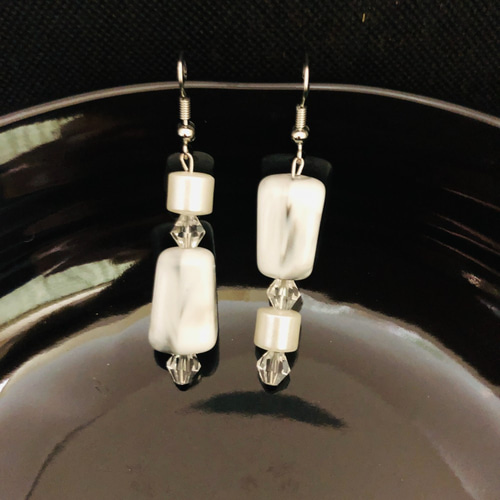 大人の爽やかなピアス、石色人気、アクセサリー、ハンドメイド ピアス 