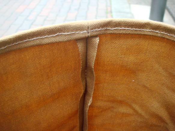 パラフィン加工帆布のバケツバッグ　薄茶 4枚目の画像
