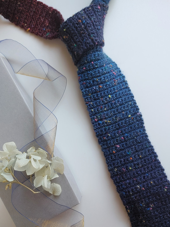 グラデーション毛糸の手編みニットタイ　ネップがアクセント 7枚目の画像