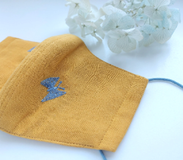 《ちょうちょ刺繍 マスタード》６層ダブルガーゼ立体マスク　選べるサイズ（大人М・大人Ｌ） 10枚目の画像