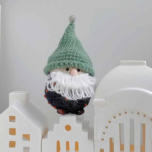 ほっこり癒しの手編みトントゥ 北欧の妖精（ドット柄ネイビー×モス