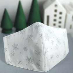 【きらきらラメ 雪の結晶】ホワイトクリスマス ４層立体マスク　選べるサイズ(子供SS～大人L) 1枚目の画像