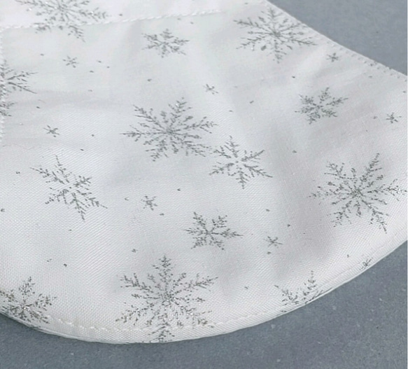 【きらきらラメ 雪の結晶】ホワイトクリスマス ４層立体マスク　選べるサイズ(子供SS～大人L) 8枚目の画像