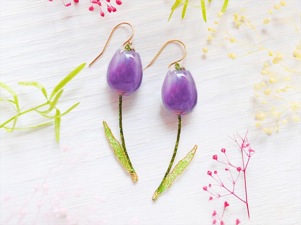 チューリップピアス～優しさをそえて～「バイオレット」 イヤリング対応ピアス（フック・チェーン）