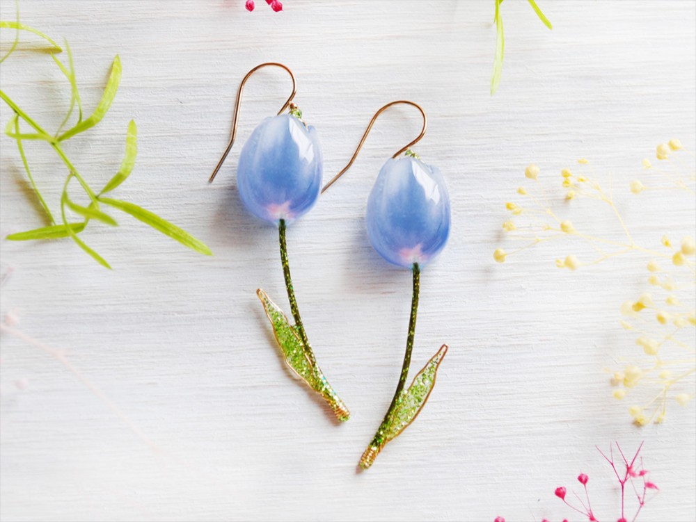 チューリップピアス～優しさをそえて～「スカイブルー」 イヤリング対応