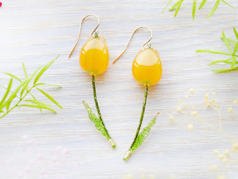 チューリップピアス～優しさをそえて～「ミモザイエロー」 イヤリング対応