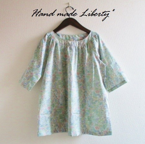 リバティ☆マーガレット・アニー　ミルキーブルー系ヨークブラウスSＭL