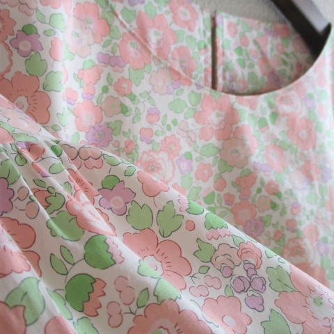 リバティ☆Betsy  ベッツィ スモーキーピンク系　ヨークブラウスSＭL