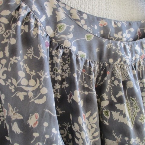 リバティ♪ Yoshie ヨシエ　グレー系　ヨークブラウスSＭL