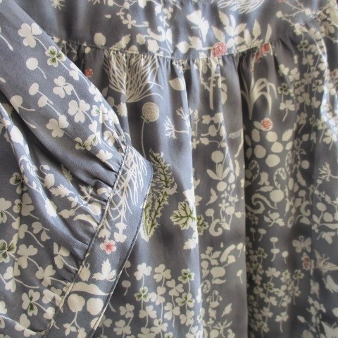 リバティ♪ Yoshie ヨシエ　グレー系　ヨークブラウスSＭL