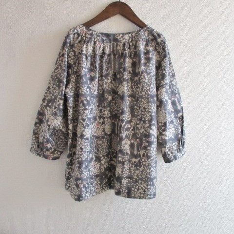 リバティ♪ Yoshie ヨシエ　グレー系　ヨークブラウスSＭL