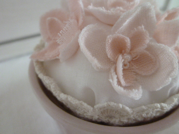 小さなお花のカップケーキ 2枚目の画像