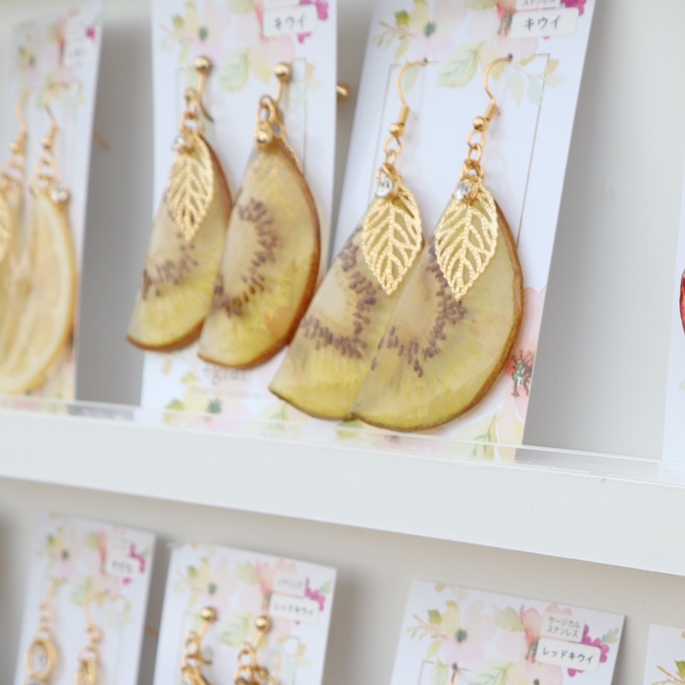 キウイのイヤリング☆押しフルーツ イヤリング・ノンホールピアス  