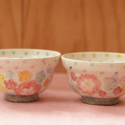 ※M様専用画面　粉引き赤ずきんちゃんのミニボウル2個とカラフルお花のお茶碗2個 5枚目の画像