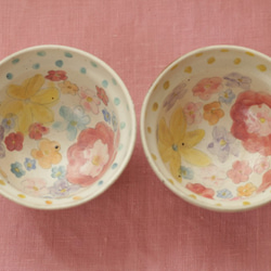 ※M様専用画面　粉引き赤ずきんちゃんのミニボウル2個とカラフルお花のお茶碗2個 6枚目の画像