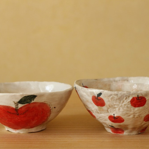 今 話題 の 人気 商品 粉引き手びねりりんごのお茶碗。 やまぐちあさこ 茶碗・めし碗 食器