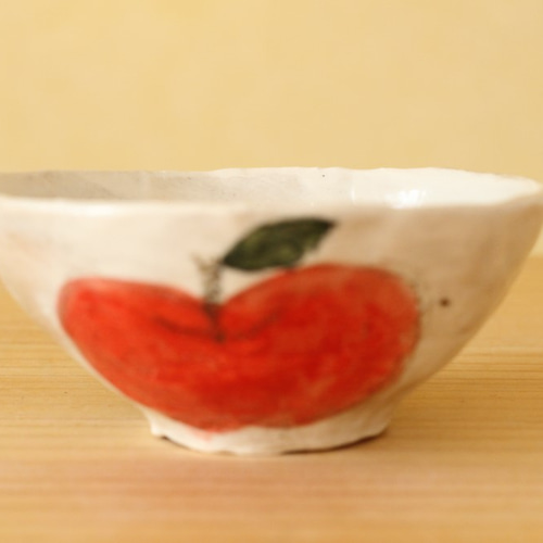 粉引き手びねりりんごのお茶碗。 茶碗・めし碗 やまぐちあさこ