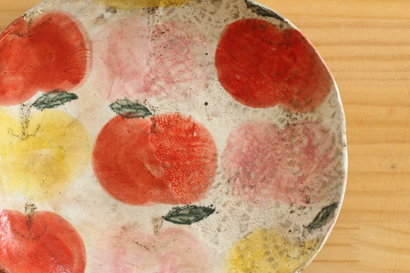 粉引きりんごのオーバル皿。 2枚目の画像
