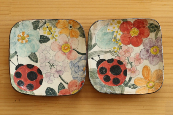 粉引きてんとう虫とお花のトースト皿。 2枚目の画像