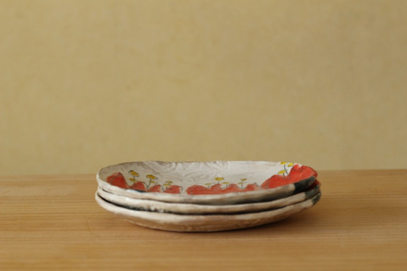 粉引き赤いチューリップのケーキ皿。 4枚目の画像