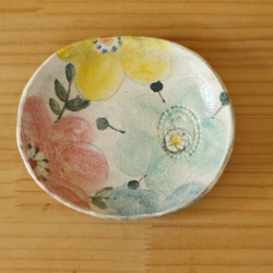 粉引きパステルカラーのお花のケーキ皿。 4枚目の画像
