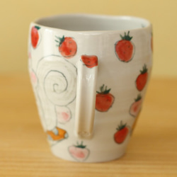 イチゴとリスのカップ。 2枚目の画像