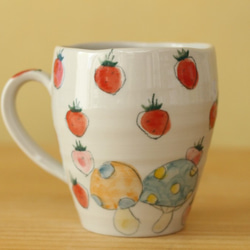 イチゴとリスのカップ。 3枚目の画像