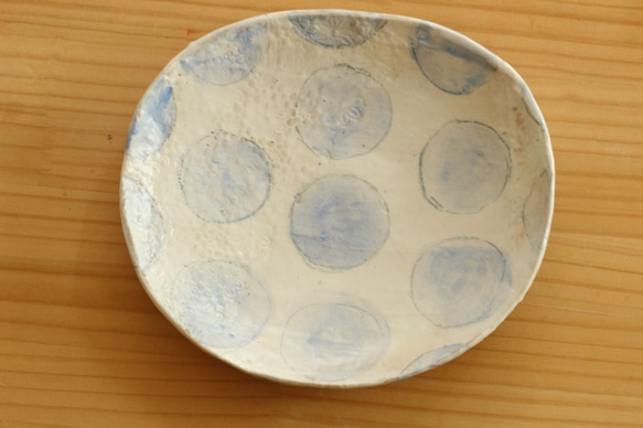 　粉引きブルードットのオーバル皿。 1枚目の画像