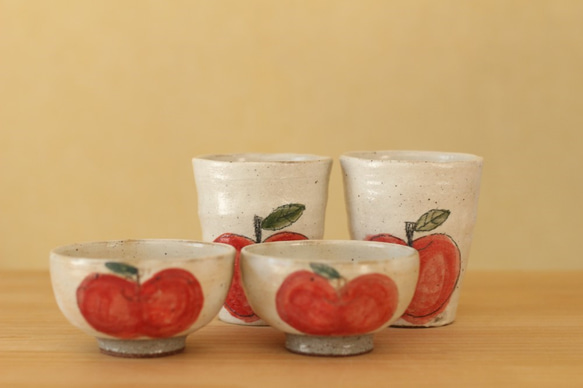 ※K様オーダー品粉引きりんごのお茶碗とフリーカップ2個セット。 1枚目の画像