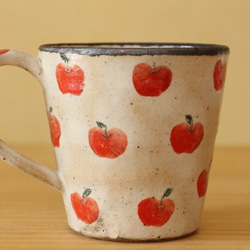 粉引きリンゴいっぱいのカップ。 5枚目の画像