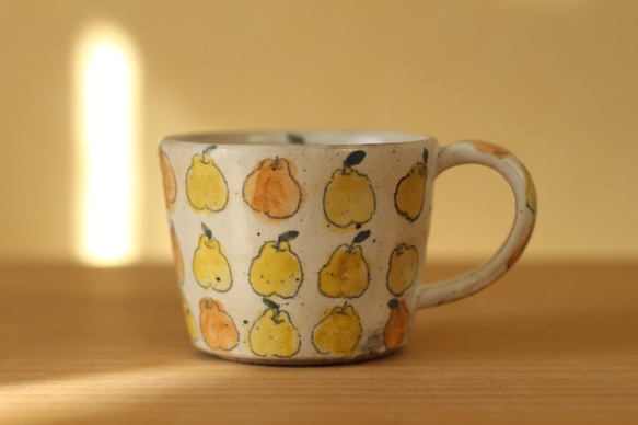 ※Chen-fang様オーダー品　粉引き黄色とオレンジの洋なしのカップ。 1枚目の画像