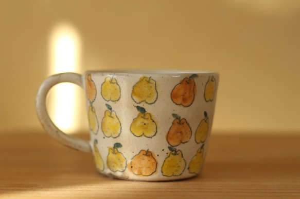 ※Chen-fang様オーダー品　粉引き黄色とオレンジの洋なしのカップ。 2枚目の画像