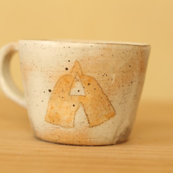 粉引きオレンジのミニチュアシュナウザーのカップ。 2枚目の画像
