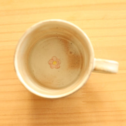 粉引きオレンジのミニチュアシュナウザーのカップ。 3枚目の画像