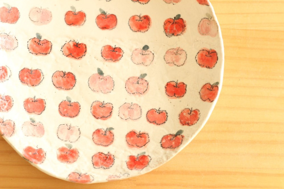 ※為了生產粉末拉動蘋果的紅色和粉紅色20厘米菜。 第2張的照片
