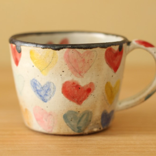 粉引きカラフルハートのカップ。 マグカップ やまぐちあさこ。 通販