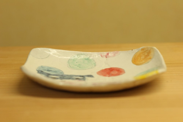 　粉引きカラフルドットの中のミニチュアシュナウザーのスクエアケーキ皿。 4枚目の画像